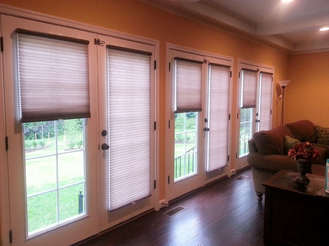 https://www.google.com/url?sa=i&url=https%3A%2F%2Fwww.houzz.com%2Fphotos%2Fcellular-shades-on-french-doors-contemporary-living-room-dc-metro-phvw-vp~4344854&psig=AOvVaw2gaBeNQSI-3PRdqsd2qVbf&ust=1685300679599000&source=images&cd=vfe&ved=0CBAQjRxqFwoTCNCsir-Ylv8CFQAAAAAdAAAAABAD